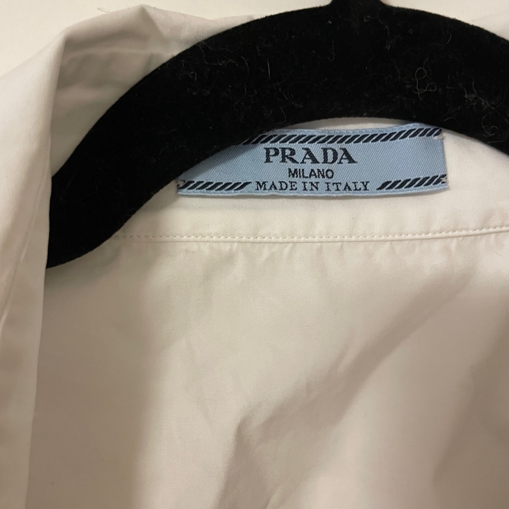 Prada White Cropped Button-Up Shirt with Logo Embroidery - Picture 4 of 7